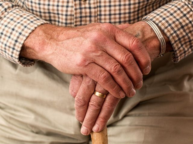 La nouvelle incapacité de recevoir des personnes dédiées au service à la personne